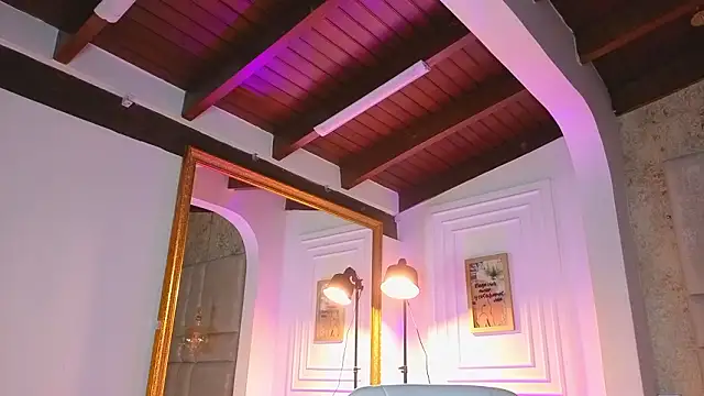 AlessiaLondon online show from February 8, 10:52 am