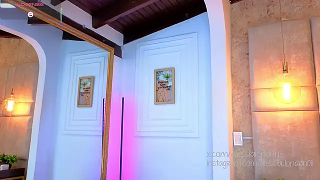 AlessiaLondon online show from November 3, 4:38 am