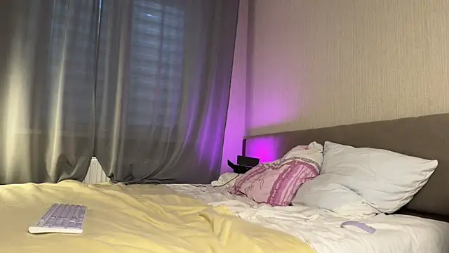 weshycouple online show from October 6, 7:29 pm