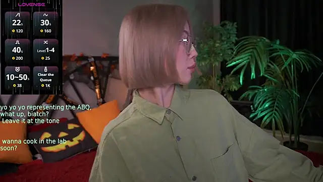 LindaThacker online show from October 26, 4:30 am