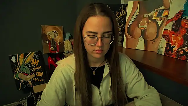 luxie milady online show from February 24, 1:32 pm