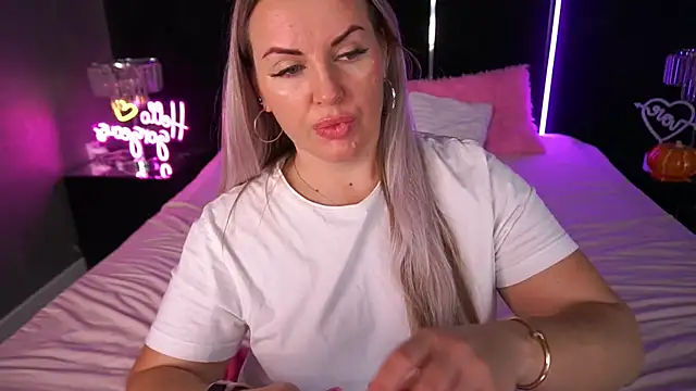 KiraCandyS online show from November 8, 3:00 am