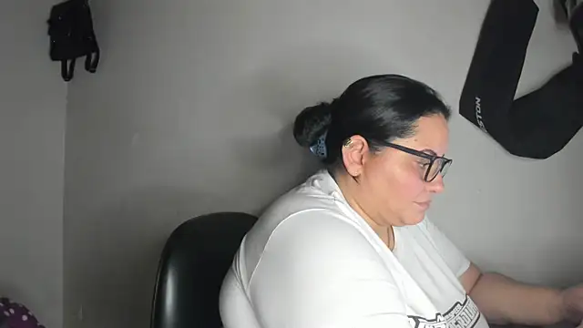 tetasgrandes karol online show from October 28, 5:30 pm