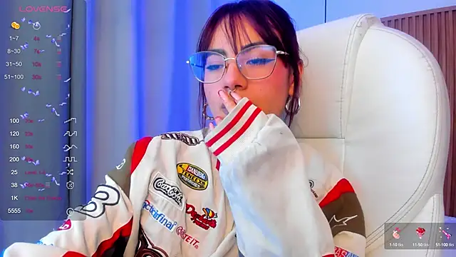 Snapshot of sophiecherry_ chatting on September 29, 5:23 am sophiecherry  online show from September 29, 5:23 am