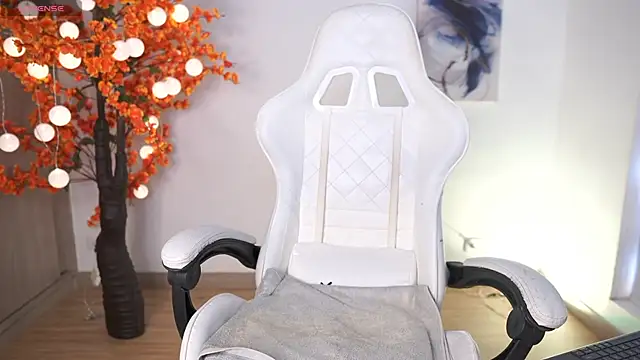 VictoriaHiill online show from November 7, 6:35 pm