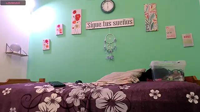 alisontitsmilk19 online show from October 26, 1:34 am