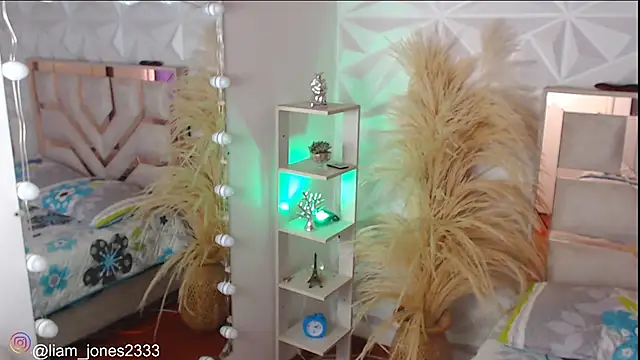 Jonesliam23 online show from November 3, 7:40 pm