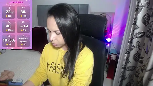 Snapshot of Shantalhotx69 chatting on October 16, 11:57 am Shantalhotx69 online show from October 16, 11:57 am