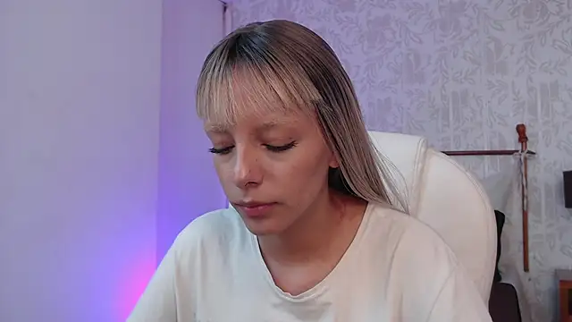 peyton golden1 online show from December 5, 3:50 am