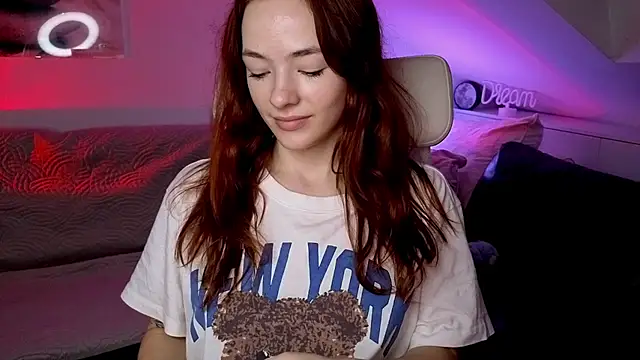 MiaRouge online show from November 20, 8:10 pm