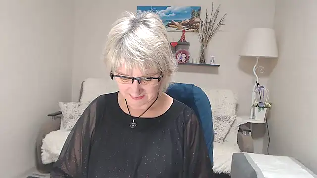 FleurMays online show from October 4, 5:13 am