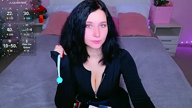 SarahStanley online show from November 10, 4:24 pm