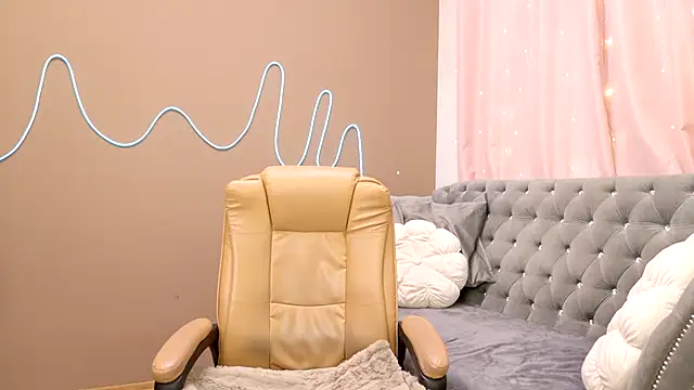 GloriNichols online show from October 15, 11:35 am