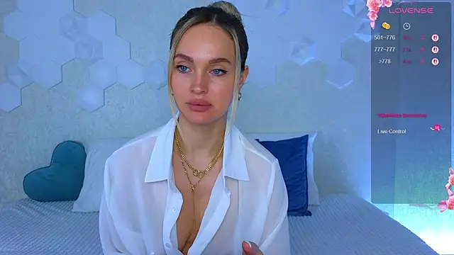 Lynna Sparks online show from November 19, 2:44 am