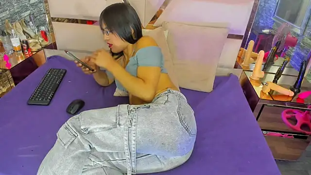 Aura love69 online show from December 4, 6:26 am