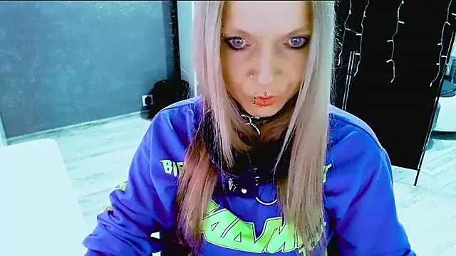 Snapshot of InesGold chatting on September 17, 7:28 am InesGold online show from September 17, 7:28 am