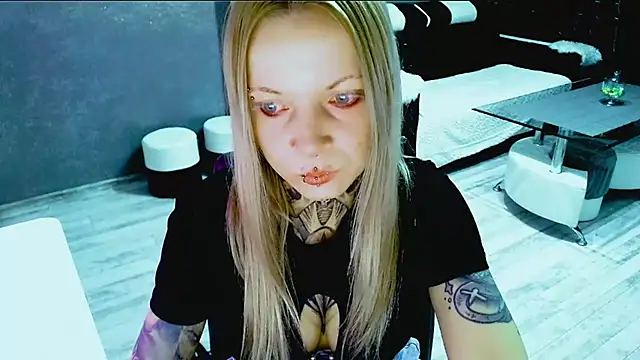 Snapshot of InesGold chatting on October 29, 8:18 am InesGold online show from October 29, 8:18 am