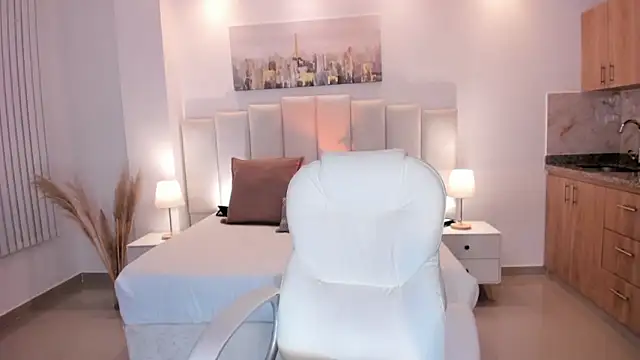 amelie jhons online show from February 18, 11:48 pm