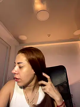 Snapshot of AnnbellaRosse chatting on October 22, 4:23 pm AnnbellaRosse online show from October 22, 4:23 pm