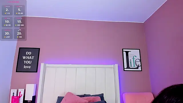 Britanymooree online show from September 18, 8:18 pm