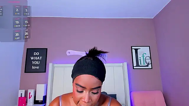 Britanymooree online show from September 11, 7:47 pm