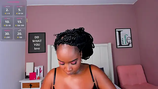 Britanymooree online show from November 25, 7:58 pm