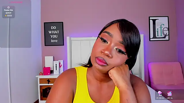 Britanymooree online show from October 28, 8:46 pm