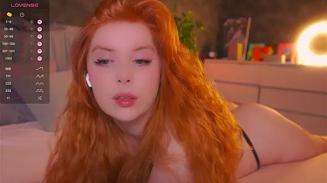 RedHotVixen0 online show from December 22, 3:42 am