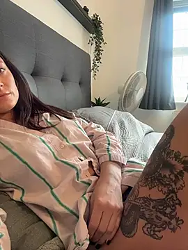 Pollypearson online show from December 15, 11:26 am