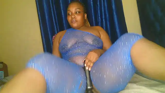 Queenshaz01 online show from November 14, 12:21 am