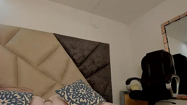 BonnieCute  online show from November 26, 12:00 am