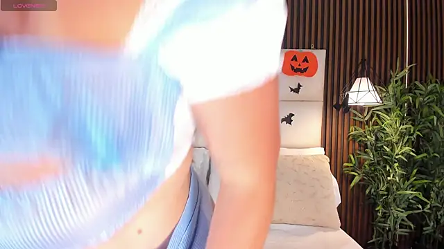 LiaTink online show from October 31, 5:28 pm