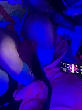 gurlnips online show from December 3, 5:59 pm