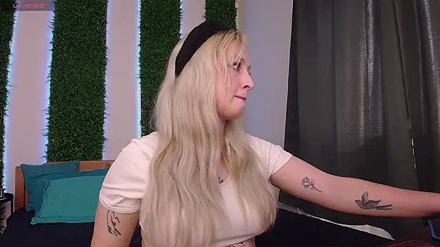 Snapshot of Nicole__Aniston_ chatting on September 26, 12:03 pm Nicole  Aniston  online show from September 26, 12:03 pm