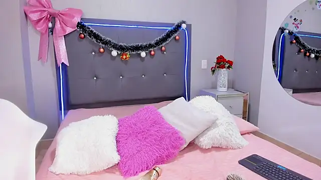 emma lye online show from December 16, 8:58 pm