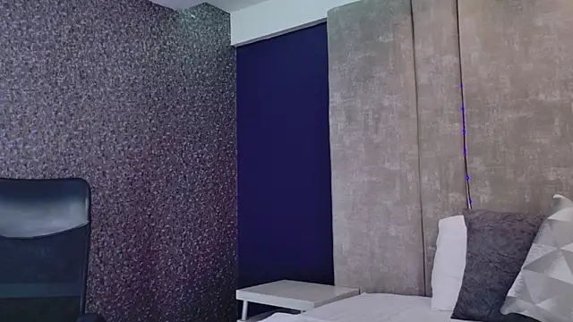 Larabrooks online show from December 16, 5:30 pm