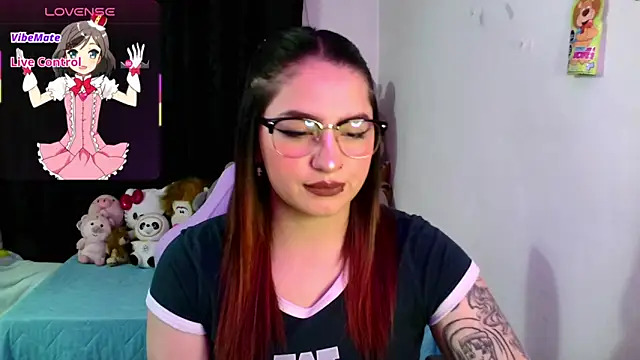 lucycherry   online show from February 13, 5:09 am