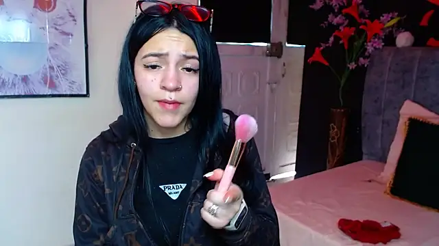 Violettasquirt online show from November 25, 1:46 pm