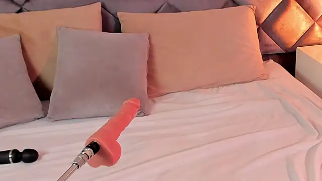 Luisa0110 online show from October 3, 10:26 pm