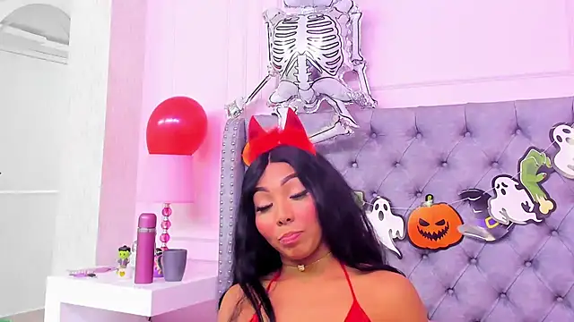 HaileeRoberts online show from October 24, 1:18 pm