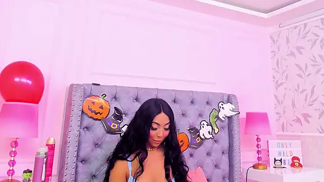 HaileeRoberts online show from October 14, 1:25 pm