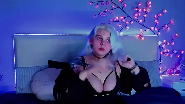 JoannLowe online show from October 12, 7:16 pm