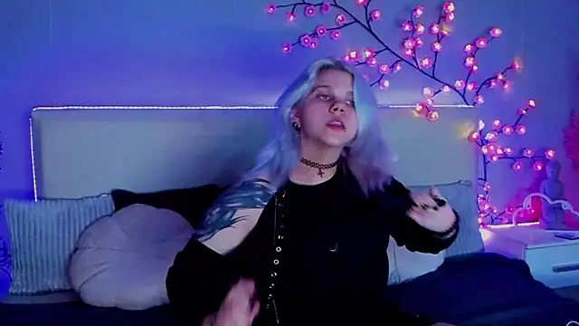 JoannLowe online show from September 16, 7:33 pm