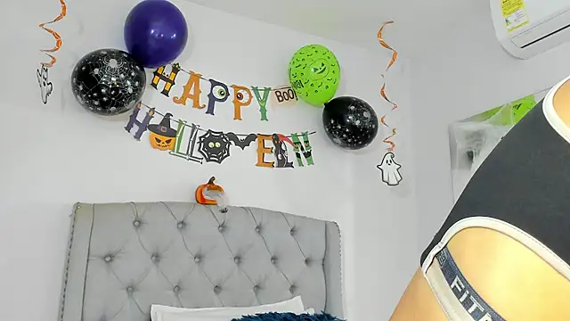 Snapshot of TianaReedd chatting on October 22, 12:32 pm TianaReedd online show from October 22, 12:32 pm