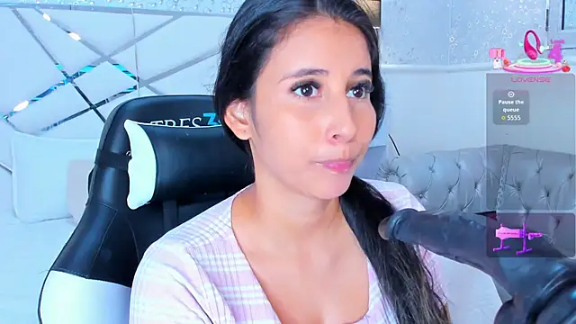 VICTORIA HOUSTON online show from December 16, 3:29 pm