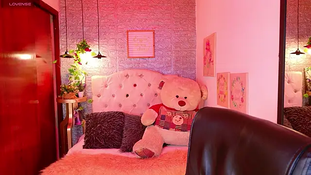 meghan nill online show from December 3, 2:58 am