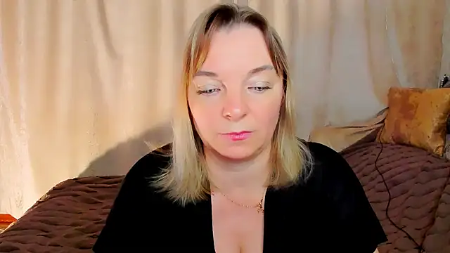 Regina  blue online show from November 12, 1:42 pm