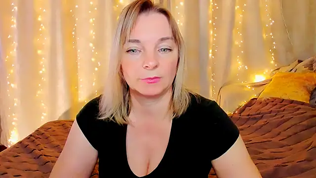 Regina  blue online show from October 28, 4:02 pm