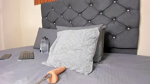 Zoe pss online show from October 18, 8:32 pm