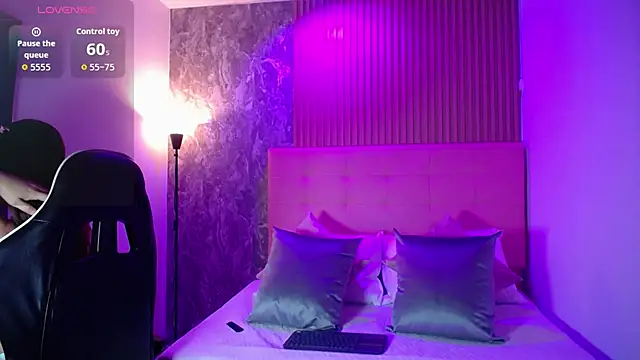 melody  bleir online show from October 29, 10:45 pm